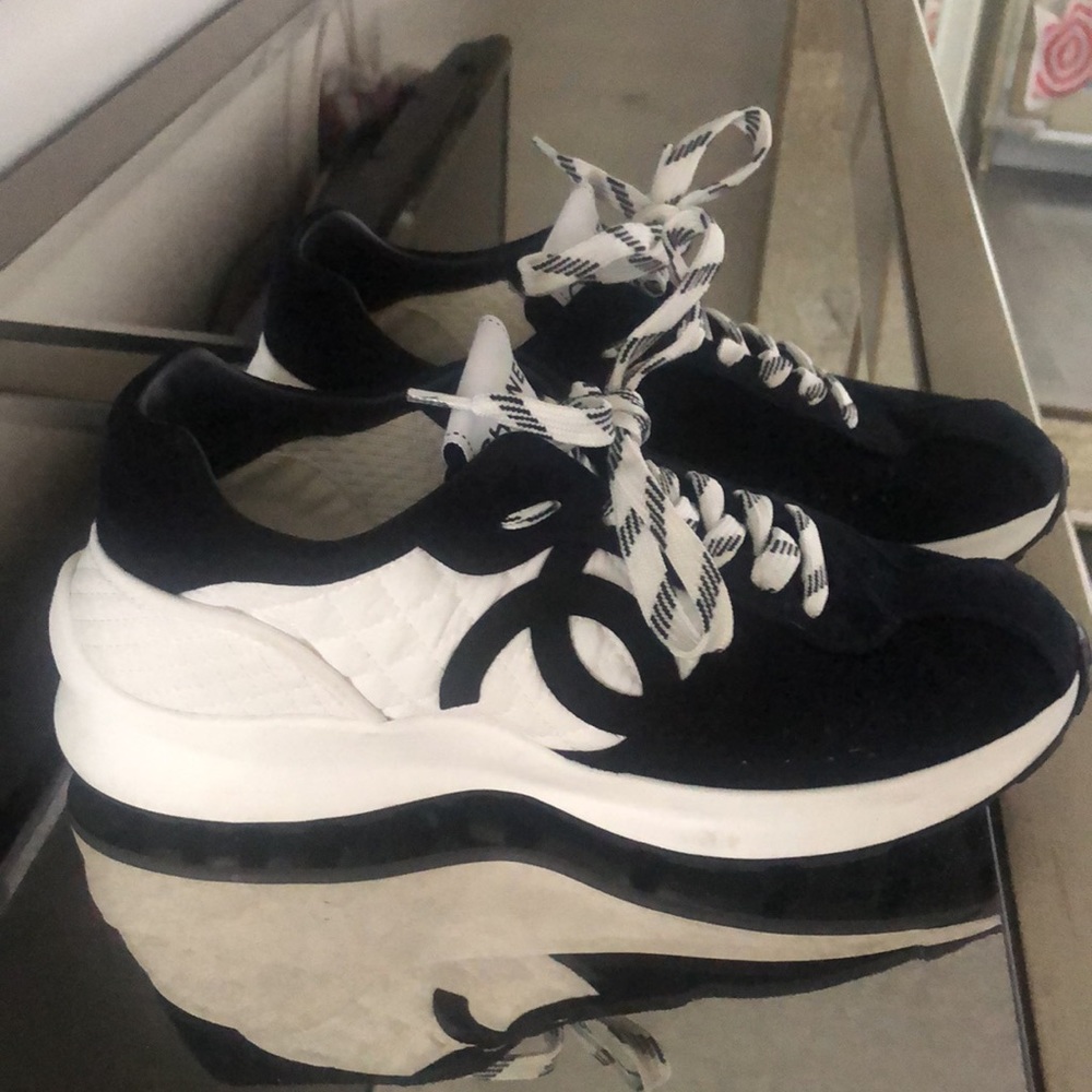 RARE CHANEL SNEAKERS 💎💎 with box - Picture 4 of 10